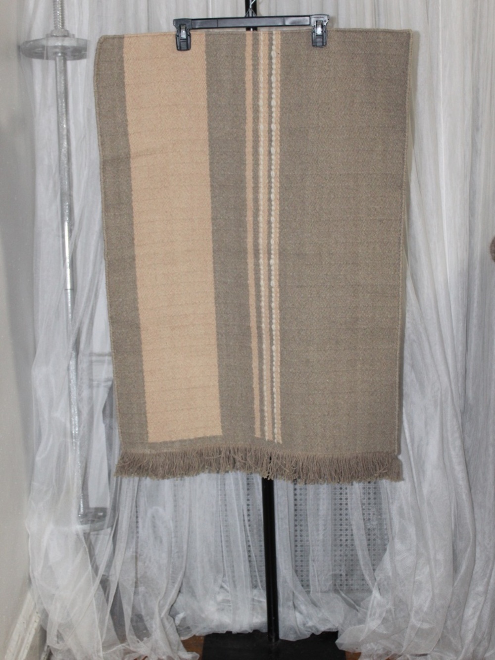 West Elm. Simple Vertical Frame Rug. Sz. 2'x3'